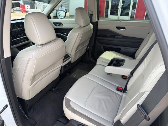 2025 Nissan Pathfinder SL 4WD
