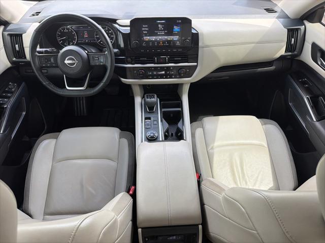 2025 Nissan Pathfinder SL 4WD