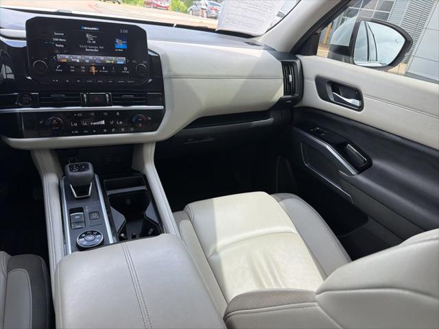 2025 Nissan Pathfinder SL 4WD
