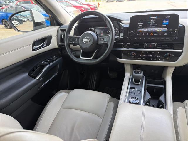 2025 Nissan Pathfinder SL 4WD