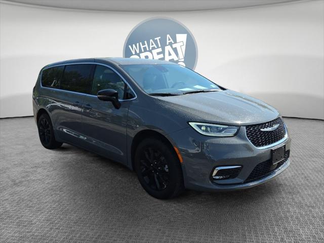 2025 Chrysler Pacifica Select for sale in Austintown, OH