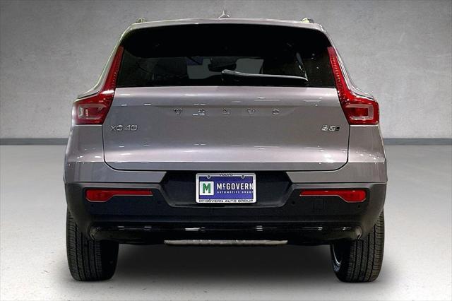 2026 Volvo XC40 Plus, B5 AWD Gas (mild hybrid), Dark