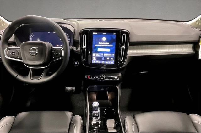2026 Volvo XC40 Plus, B5 AWD Gas (mild hybrid), Dark