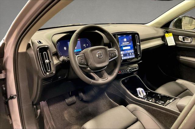 2026 Volvo XC40 Plus, B5 AWD Gas (mild hybrid), Dark