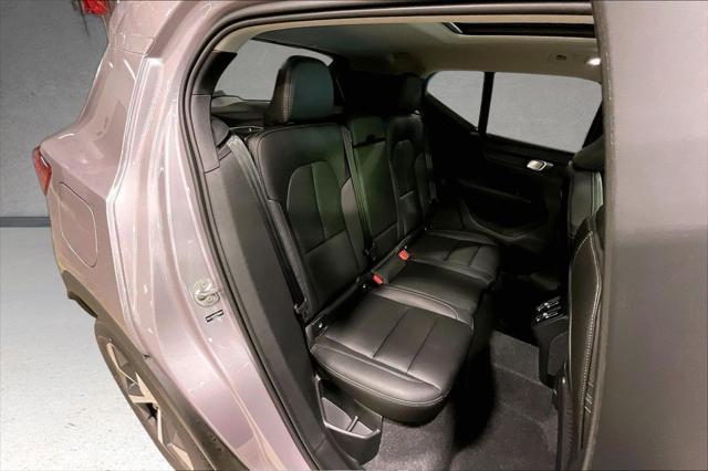 2026 Volvo XC40 Plus, B5 AWD Gas (mild hybrid), Dark