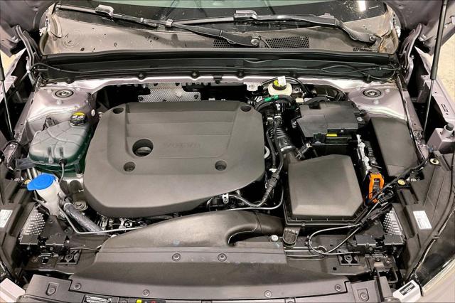2026 Volvo XC40 Plus, B5 AWD Gas (mild hybrid), Dark