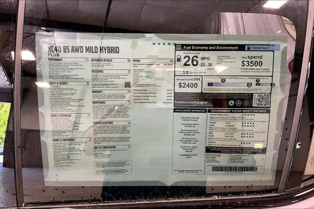 2026 Volvo XC40 Plus, B5 AWD Gas (mild hybrid), Dark