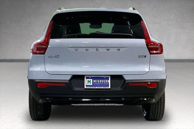 2026 Volvo XC40 Plus, B5 AWD Gas (mild hybrid), Dark