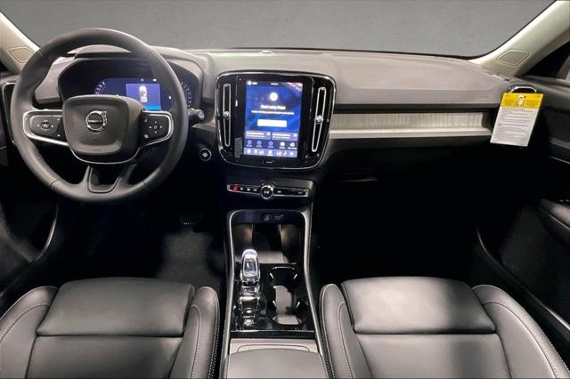2026 Volvo XC40 Plus, B5 AWD Gas (mild hybrid), Dark
