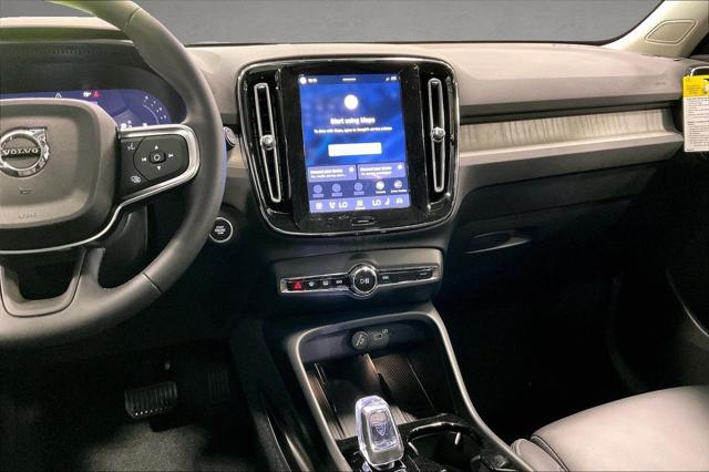 2026 Volvo XC40 Plus, B5 AWD Gas (mild hybrid), Dark