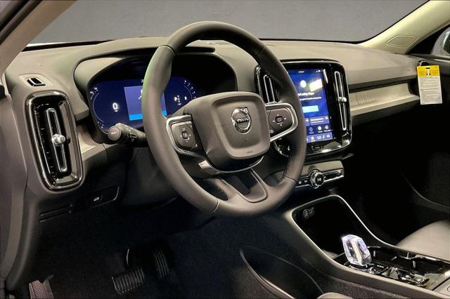 2026 Volvo XC40 Plus, B5 AWD Gas (mild hybrid), Dark