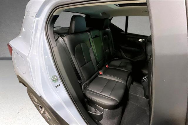 2026 Volvo XC40 Plus, B5 AWD Gas (mild hybrid), Dark