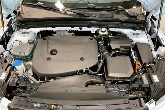 2026 Volvo XC40 Plus, B5 AWD Gas (mild hybrid), Dark