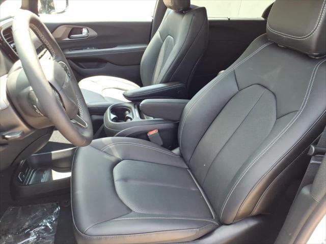 2027 Chrysler Pacifica PACIFICA SELECT