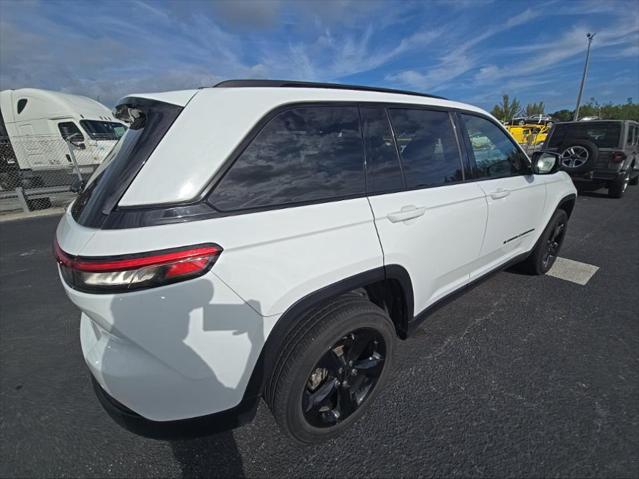 2023 Jeep Grand Cherokee Altitude 4x2