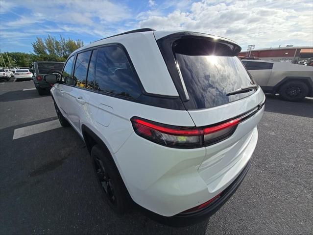 2023 Jeep Grand Cherokee Altitude 4x2