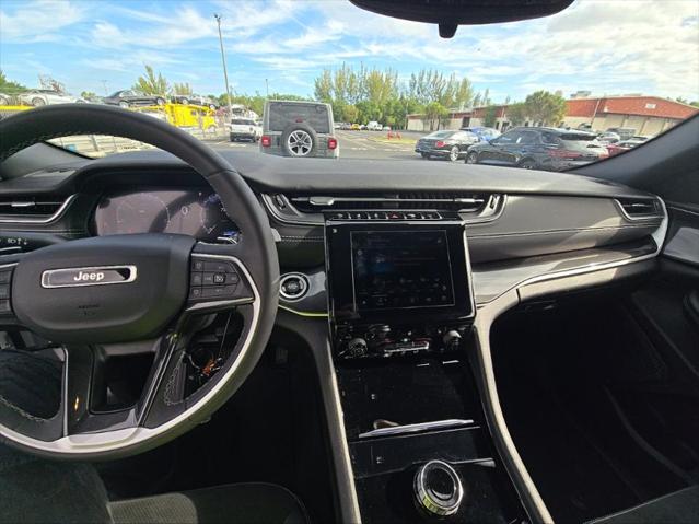 2023 Jeep Grand Cherokee Altitude 4x2