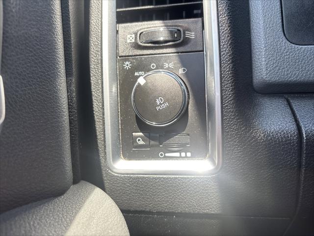 2017 Ram 1500 Big Horn Crew Cab 4x4 6'4" Box