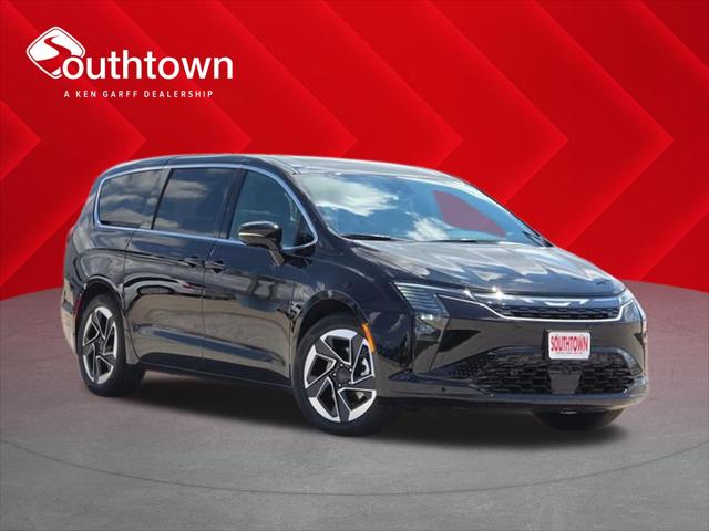 2027 Chrysler Pacifica Limited for sale in Indianola, IA