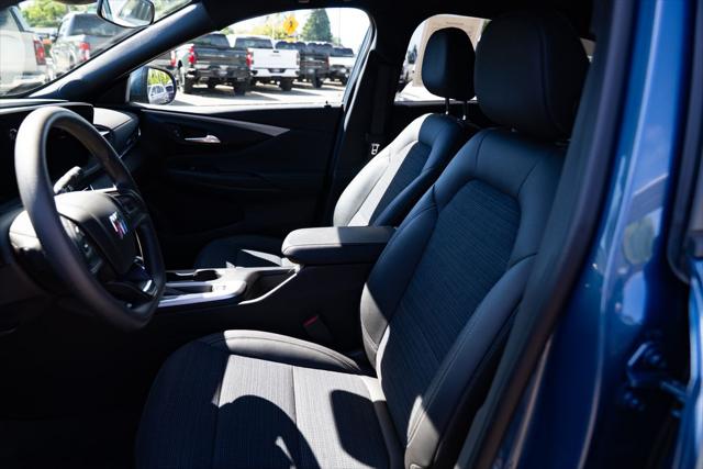 2025 Buick NV Preferred FWD