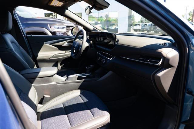 2025 Buick NV Preferred FWD