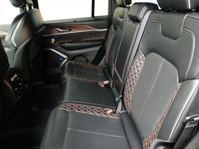 2023 Jeep Grand Cherokee Summit 4x2
