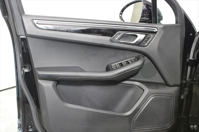 2022 Porsche Macan Unknown