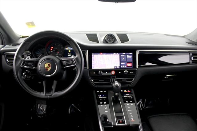2022 Porsche Macan Unknown