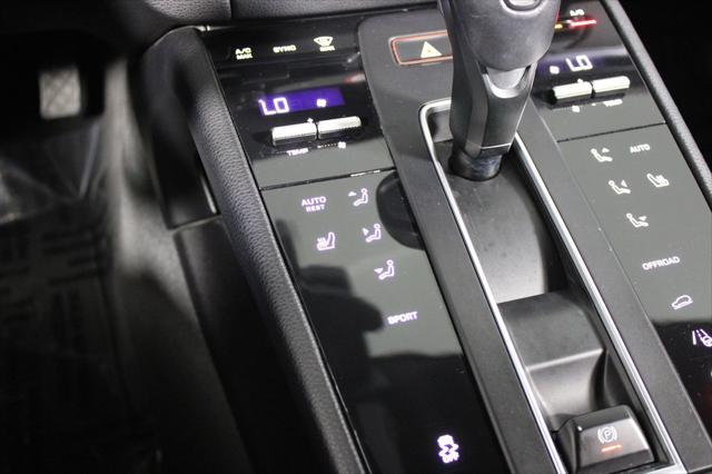 2022 Porsche Macan Unknown
