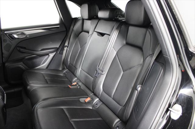2022 Porsche Macan Unknown