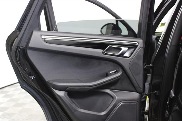 2022 Porsche Macan Unknown