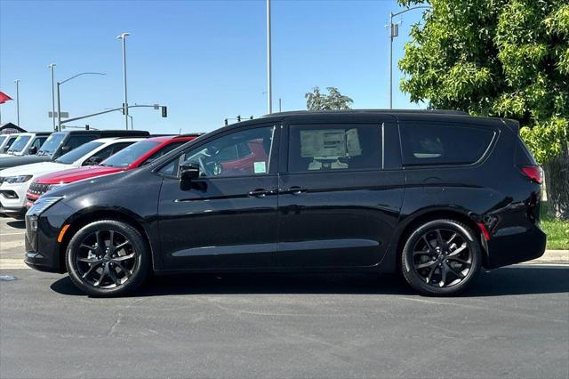 2027 Chrysler Pacifica Limited