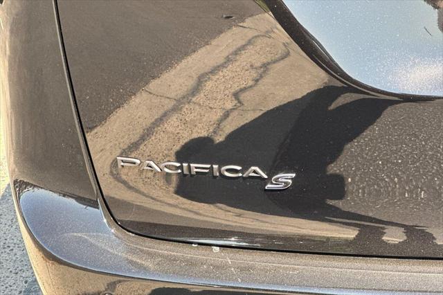 2027 Chrysler Pacifica Limited
