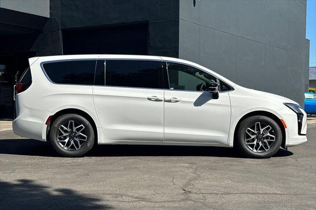 2027 Chrysler Pacifica Pacifica Limited