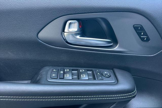 2027 Chrysler Pacifica Pacifica Limited