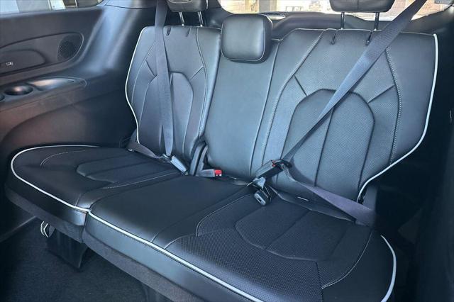 2027 Chrysler Pacifica Pacifica Limited