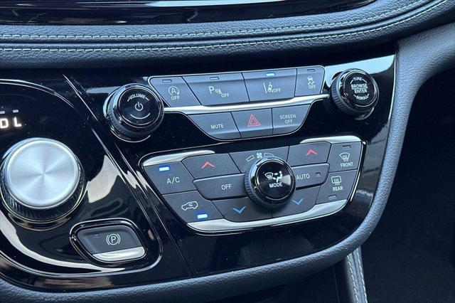 2027 Chrysler Pacifica Pacifica Limited