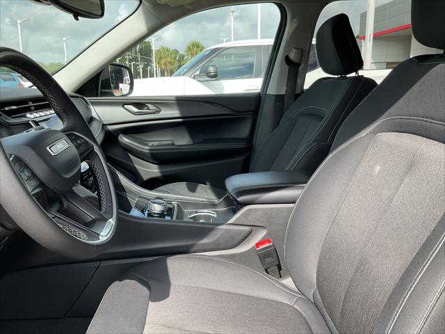 2023 Jeep Grand Cherokee L Laredo 4x2