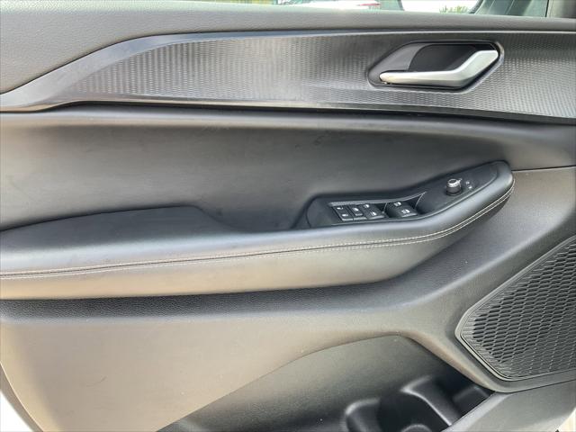 2023 Jeep Grand Cherokee L Laredo 4x2