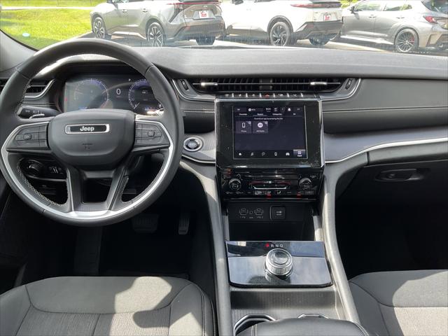 2023 Jeep Grand Cherokee L Laredo 4x2