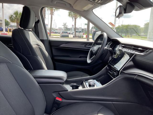 2023 Jeep Grand Cherokee L Laredo 4x2