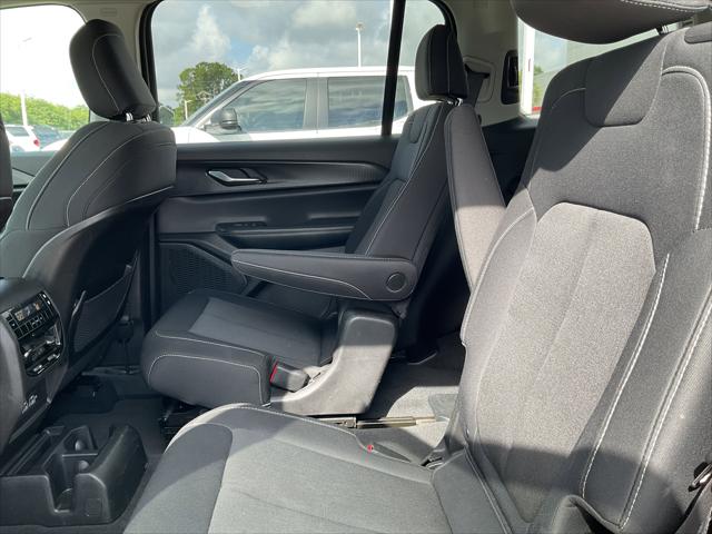 2023 Jeep Grand Cherokee L Laredo 4x2