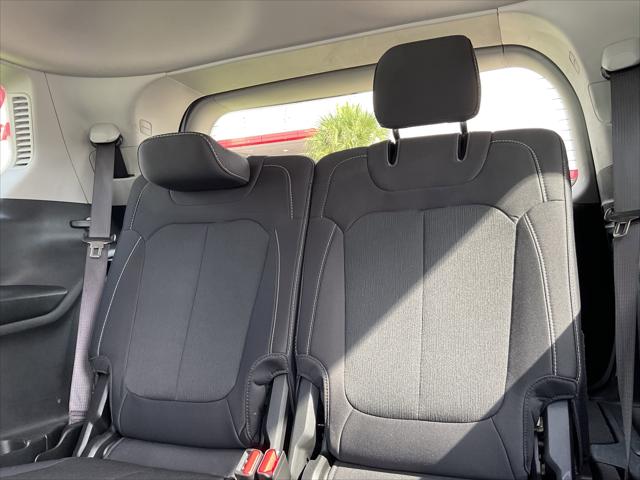 2023 Jeep Grand Cherokee L Laredo 4x2