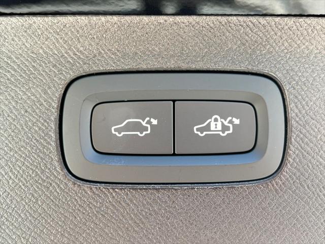 2026 Volvo XC90 Plus, B6 AWD Gas (mild hybrid), Gasoline, Bright, 7 Seats