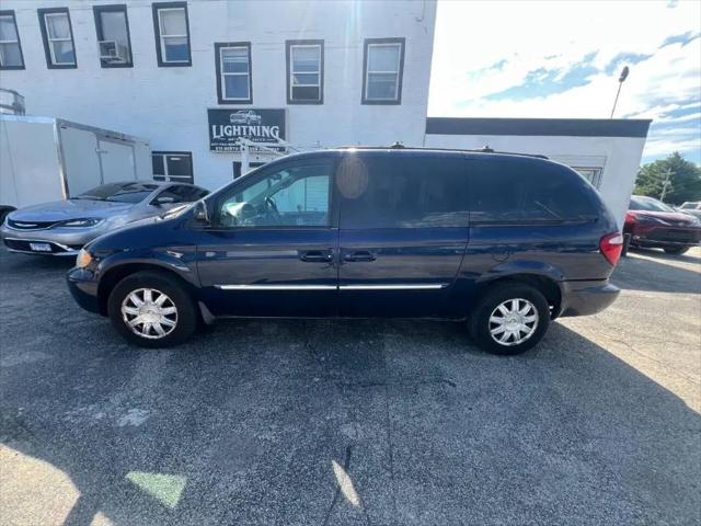 2005 Chrysler Town & Country Touring for sale in Springfield, IL