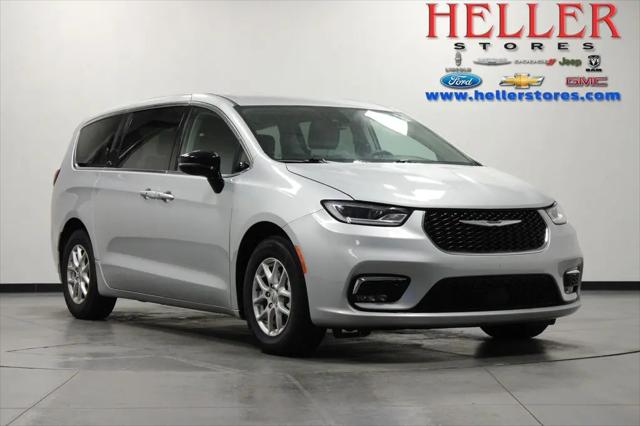 2024 Chrysler Pacifica Touring L for sale in El Paso, IL