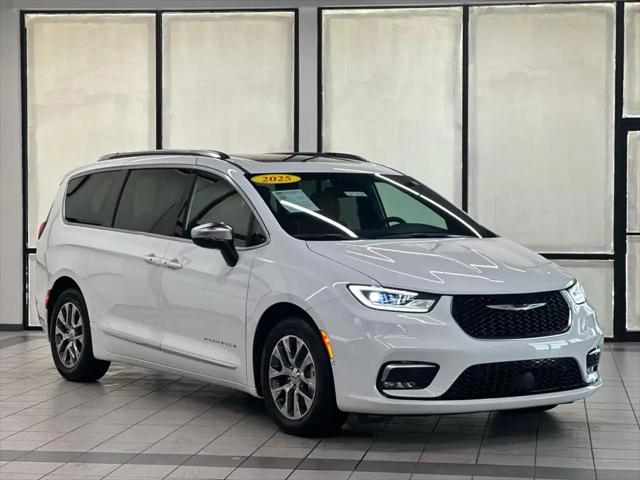 2025 Chrysler Pacifica Hybrid Pinnacle for sale in Demotte, IN