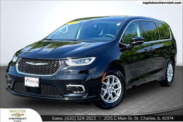 2024 Chrysler Pacifica Touring L for sale in St. Charles, IL