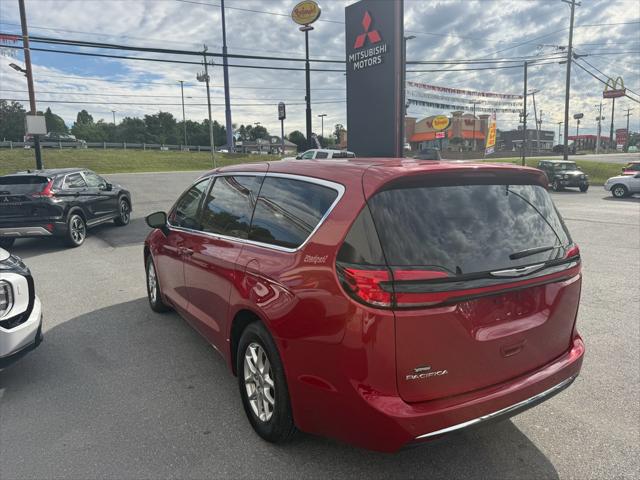 2025 Chrysler Pacifica Select