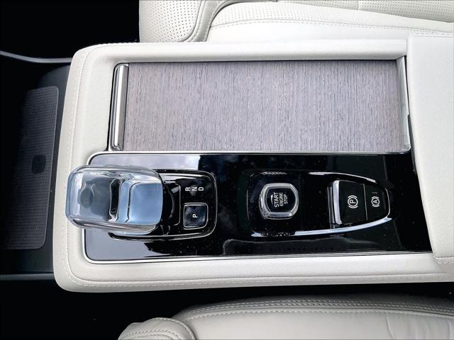 2026 Volvo XC90 Plug-In Hybrid Ultra, T8 AWD, Electric/Gasoline, Bright, 7 Seats
